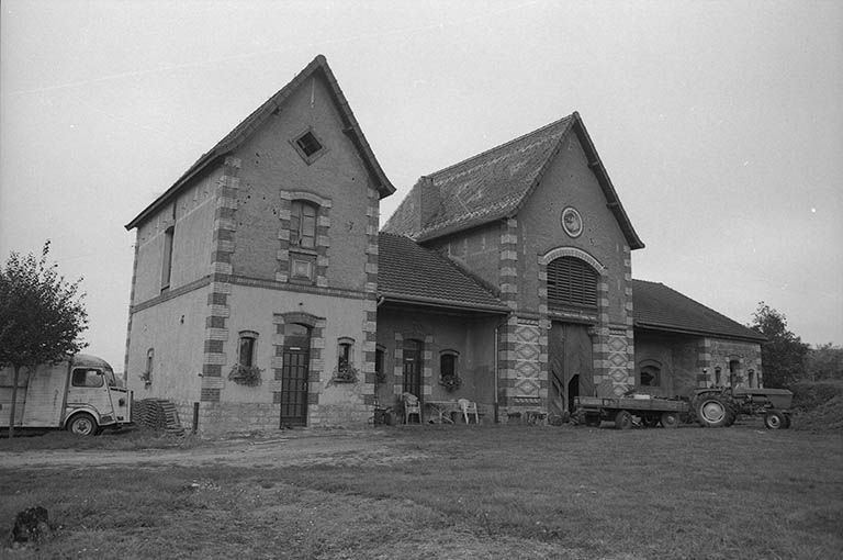 Façade est des écuries. © Frédéric Pillet / Région Bourgogne-Franche-Comté, Inventaire du patrimoine - 1999 Façade est des écuries. © Frédéric Pillet / Région Bourgogne-Franche-Comté, Inventaire du patrimoine - 1999