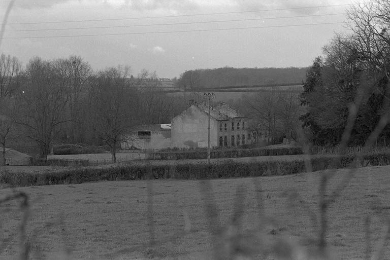 Bâtiment comprenant un logement de l'usine "du haut" ainsi que la boulangerie coopérative "La Prudence", façade postérieure. © Frédéric Pillet / Région Bourgogne-Franche-Comté, Inventaire du patrimoine - 1999