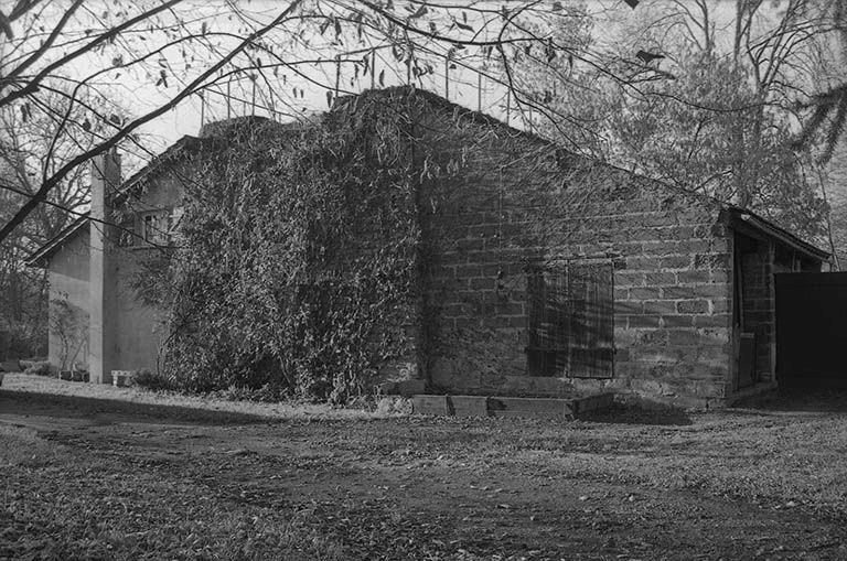 Fours à chaux vus du sud-est. © Frédéric Pillet / Région Bourgogne-Franche-Comté, Inventaire du patrimoine - 1999