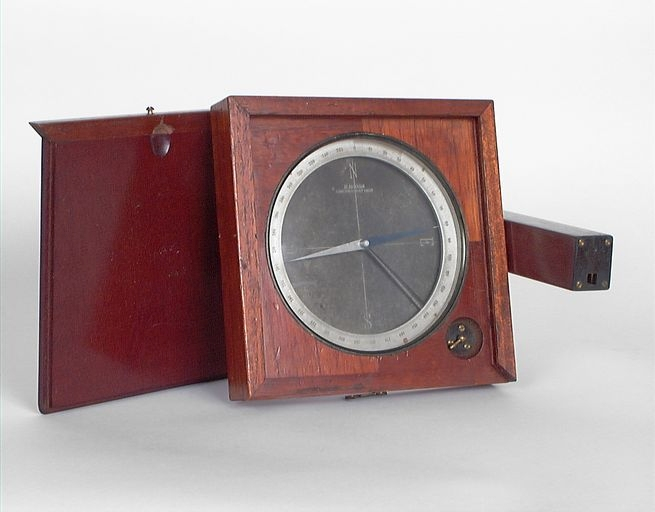  instrument de mesure des angles pour le repérage des points cardinaux © Michel Thierry / Région Bourgogne-Franche-Comté, Inventaire du patrimoine - 2000