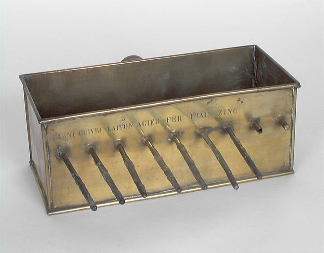  instrument de démonstration en thermodynamique © Michel Thierry / Région Bourgogne-Franche-Comté, Inventaire du patrimoine - 2000