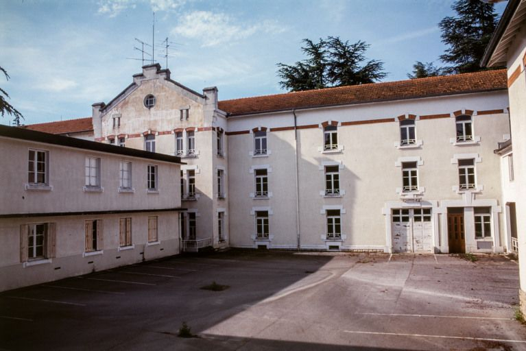 Façade de l'aile sud. © Jean-Luc Duthu / Région Bourgogne-Franche-Comté, Inventaire du patrimoine - 2000