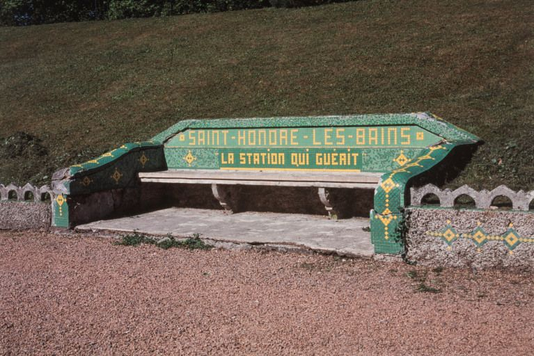 Parc thermal : vue d'un banc droit. © Jean-Luc Duthu / Région Bourgogne-Franche-Comté, Inventaire du patrimoine - 2000