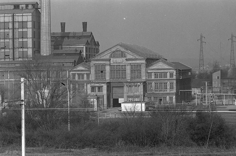 Façade antérieure de la centrale thermique de Lucy II vue de l'est. © Frédéric Pillet / Région Bourgogne-Franche-Comté, Inventaire du patrimoine - 2000
