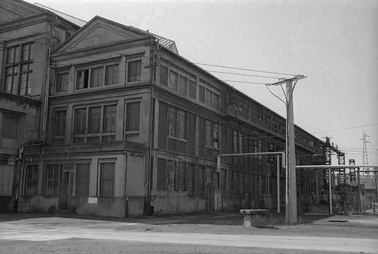 Le bâtiment des tableaux de distribution vu depuis l'est. © Frédéric Pillet / Région Bourgogne-Franche-Comté, Inventaire du patrimoine - 2000