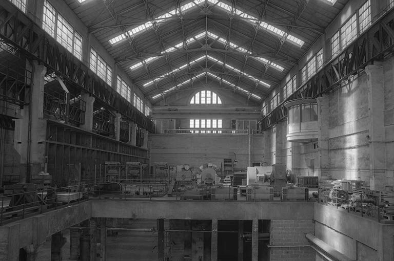 Pignon nord-ouest de la salle des machines vu depuis l'ancienne plate-forme des turboalternateurs. © Frédéric Pillet / Région Bourgogne-Franche-Comté, Inventaire du patrimoine - 2000