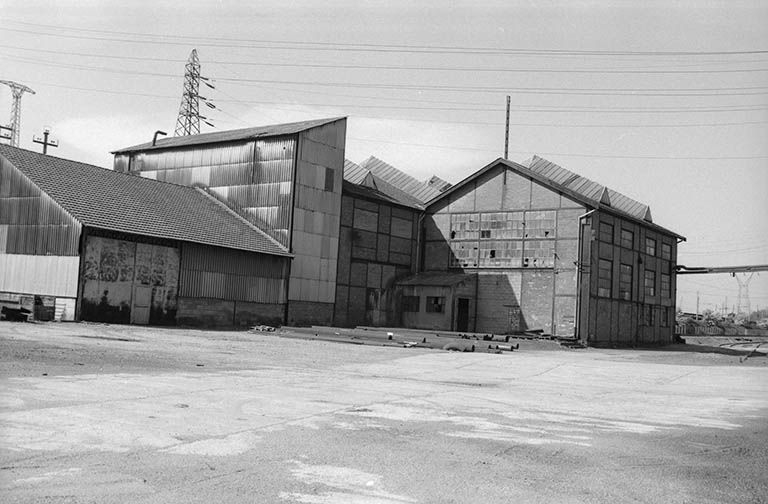 Magasins et ancien atelier " béton gaz " vus du sud. © Frédéric Pillet / Région Bourgogne-Franche-Comté, Inventaire du patrimoine - 2000
