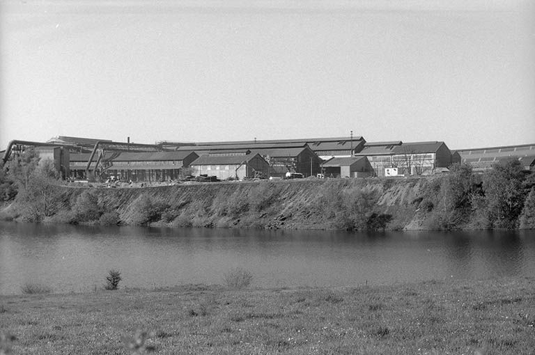 Vue de l'aciérie depuis le nord-est. © Frédéric Pillet / Région Bourgogne-Franche-Comté, Inventaire du patrimoine - 2000
