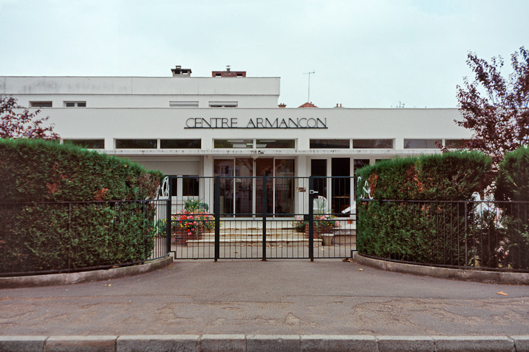 Vue de l'entrée de l'établissement. © Alain Morelière / Région Bourgogne-Franche-Comté, Inventaire du patrimoine - 2000