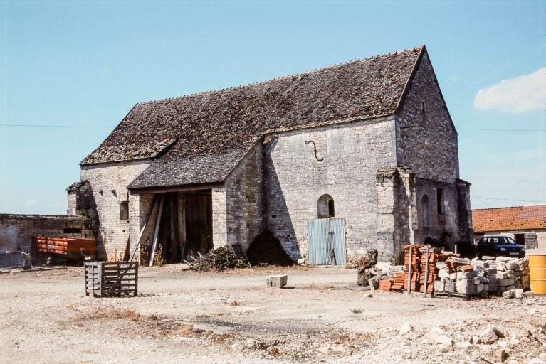 Vue de la chapelle : façade latérale. © Jean-Luc Duthu / Région Bourgogne-Franche-Comté, Inventaire du patrimoine - 2001