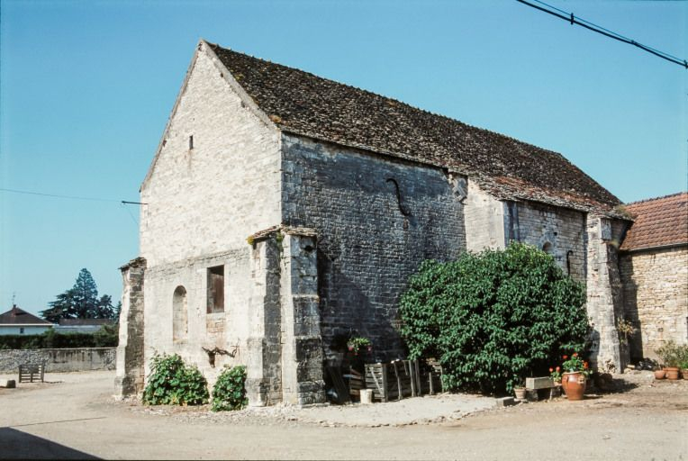 Vue du chevet et de la façade latérale. © Jean-Luc Duthu / Région Bourgogne-Franche-Comté, Inventaire du patrimoine - 2001