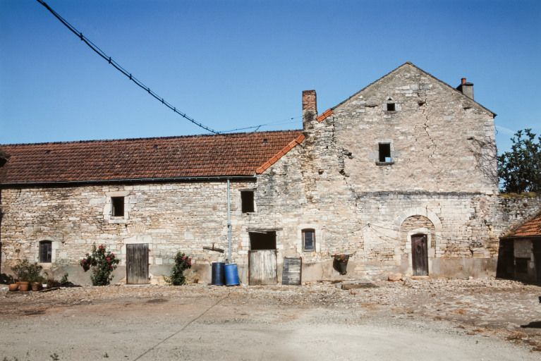 Hôpital et logement du recteur : façade postérieure. © Jean-Luc Duthu / Région Bourgogne-Franche-Comté, Inventaire du patrimoine - 2001