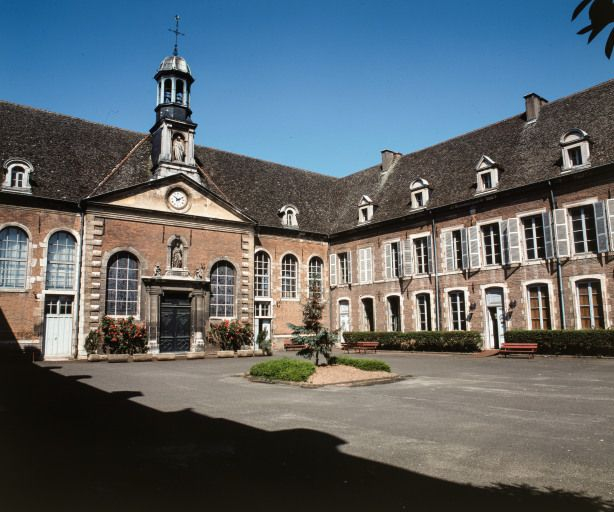 Corps central et aile droite. © Jean-Luc Duthu / Région Bourgogne-Franche-Comté, Inventaire du patrimoine - 2001