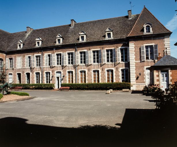 Aile droite, façade antérieure. © Jean-Luc Duthu / Région Bourgogne-Franche-Comté, Inventaire du patrimoine - 2001