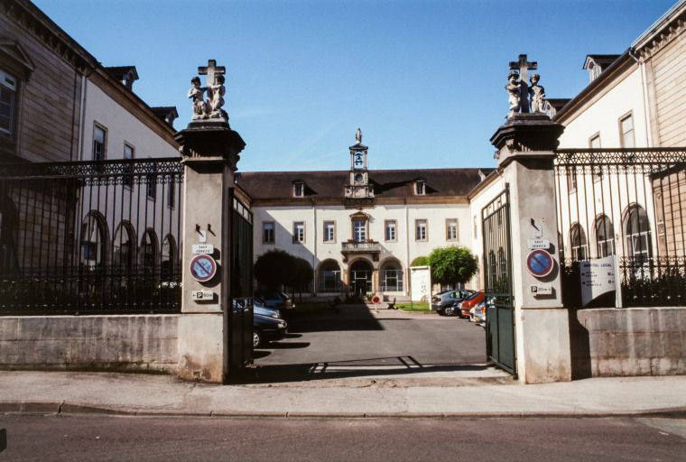 Vue générale depuis la grille. © Jean-Luc Duthu / Région Bourgogne-Franche-Comté, Inventaire du patrimoine - 2001