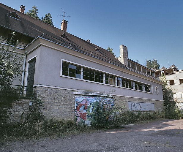 Bâtiment central, corps annexe adossé à la façade nord. © Michel Rosso / Région Bourgogne-Franche-Comté, Inventaire du patrimoine - 2001