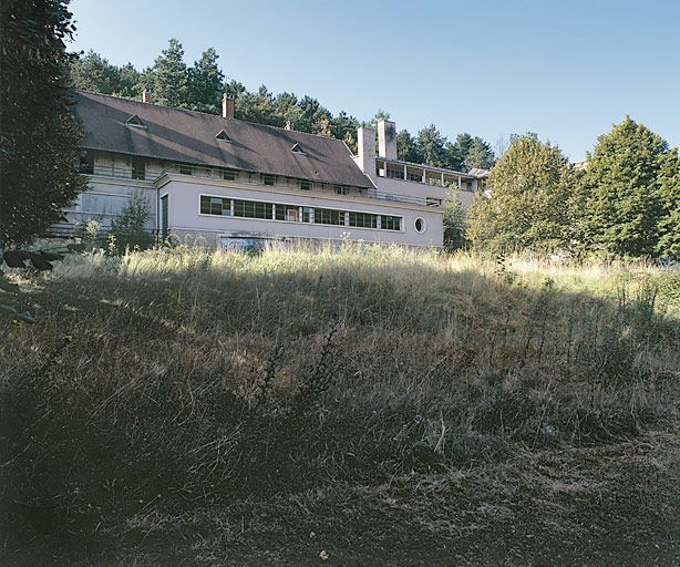Bâtiment central, corps annexe adossé à la façade nord. © Michel Rosso / Région Bourgogne-Franche-Comté, Inventaire du patrimoine - 2001
