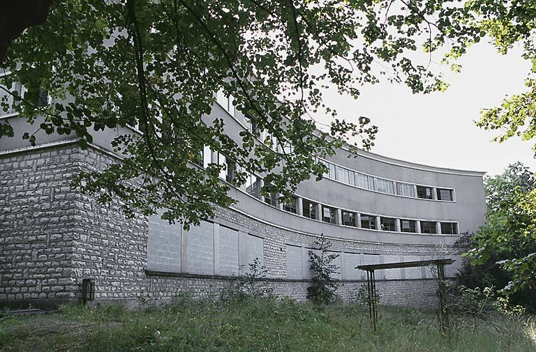 Aile ouest, façade nord. © Michel Rosso / Région Bourgogne-Franche-Comté, Inventaire du patrimoine - 2001