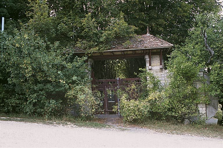 Portail est. © Michel Rosso / Région Bourgogne-Franche-Comté, Inventaire du patrimoine - 2001