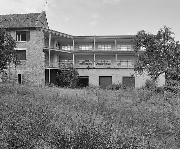 Galerie de cure est, façade sud-est. © Michel Rosso / Région Bourgogne-Franche-Comté, Inventaire du patrimoine - 2001