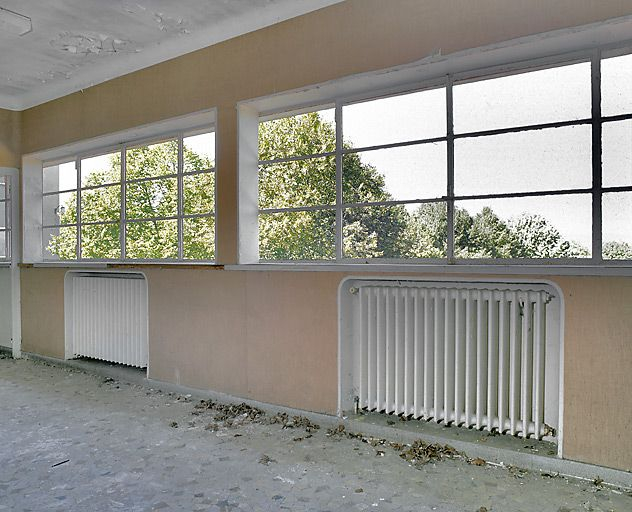 Couloir reliant le bâtiment central à l'aile ouest. © Michel Rosso / Région Bourgogne-Franche-Comté, Inventaire du patrimoine - 2001