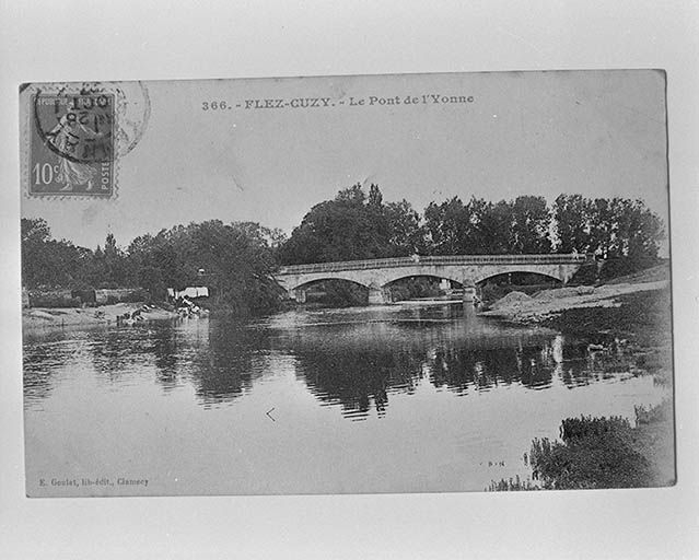 Vue d'ensemble prise de l'aval. Carte postale ancienne, édit. E. Goulet, Clamecy. Oblitération datée octobre 1907. © Jean-Luc  Duthu (reproduction) / Région Bourgogne-Franche-Comté, Inventaire du patrimoine - 2001