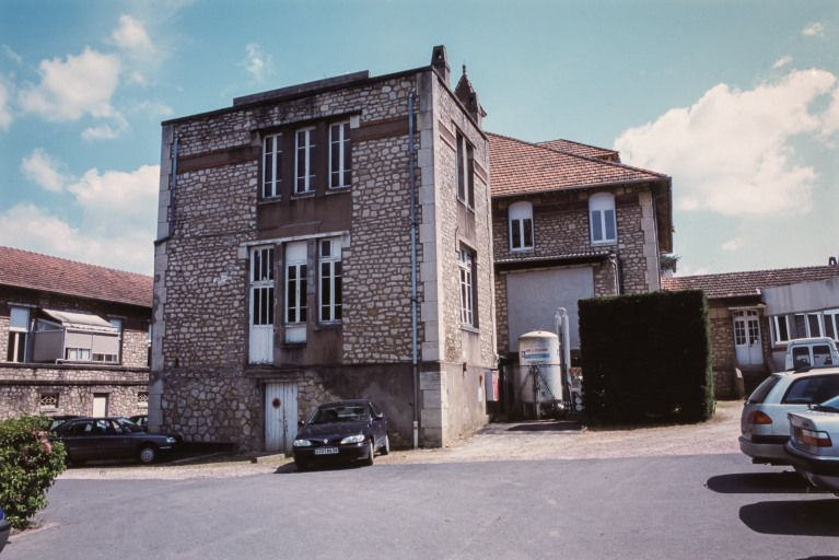Bâtiment principal, façade postérieure (ancienne cuisine). © Jean-Luc Duthu / Région Bourgogne-Franche-Comté, Inventaire du patrimoine - 2001