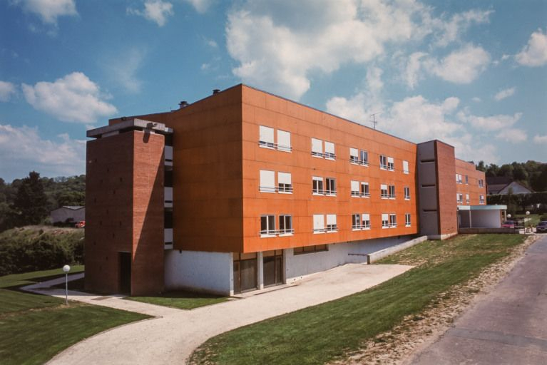 Maison de retraite, vue de trois quarts gauche. © Jean-Luc Duthu / Région Bourgogne-Franche-Comté, Inventaire du patrimoine - 2001