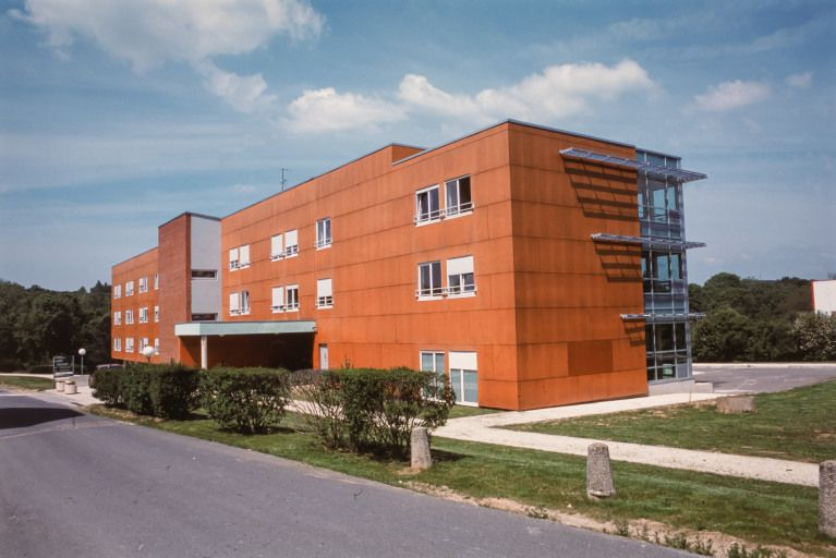 Maison de retraite, vue de trois quarts droit. © Jean-Luc Duthu / Région Bourgogne-Franche-Comté, Inventaire du patrimoine - 2001
