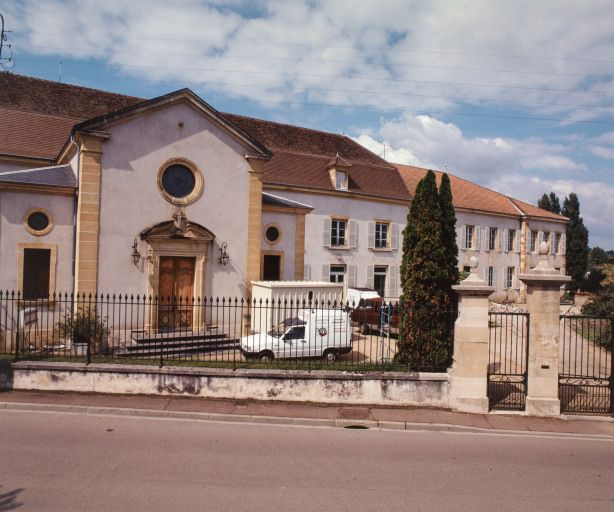 Façade antérieure et chapelle. © Jean-Luc Duthu / Région Bourgogne-Franche-Comté, Inventaire du patrimoine - 2001