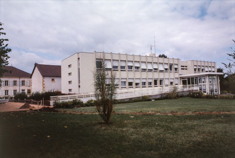 Bâtiment du XXe siècle. © Jean-Luc Duthu / Région Bourgogne-Franche-Comté, Inventaire du patrimoine - 2001