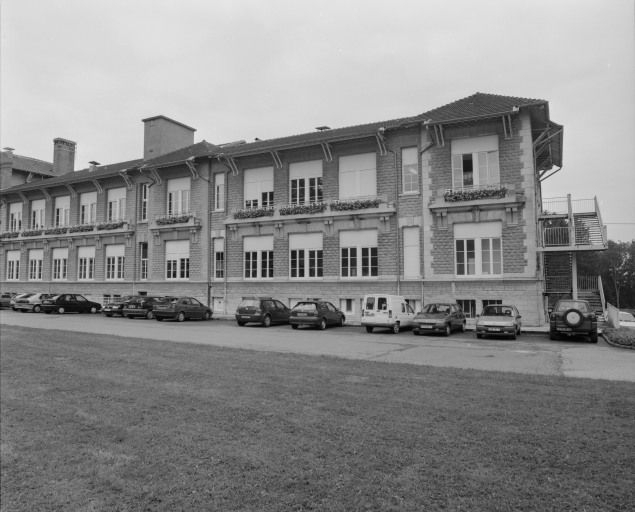 Vue des bâtiments. © Jean-Luc Duthu / Région Bourgogne-Franche-Comté, Inventaire du patrimoine - 2001