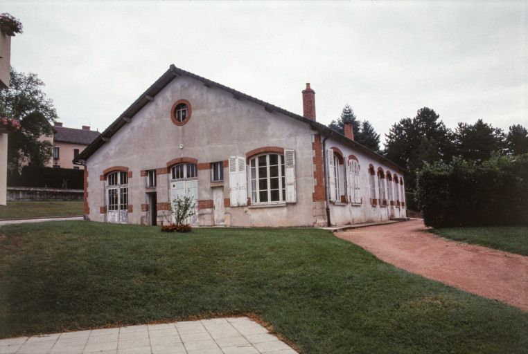 Bâtiment pour les services généraux. © Jean-Luc Duthu / Région Bourgogne-Franche-Comté, Inventaire du patrimoine - 2001
