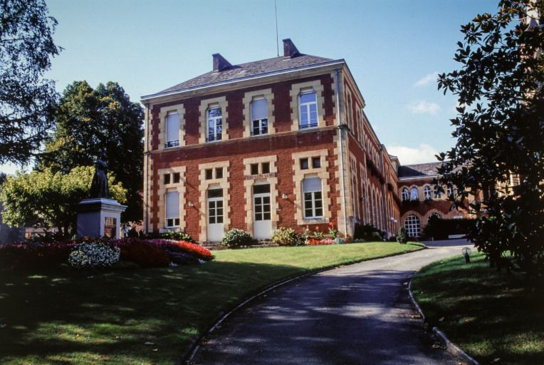Pavillon de l'aile gauche. © Jean-Luc Duthu / Région Bourgogne-Franche-Comté, Inventaire du patrimoine - 2001 Pavillon de l'aile gauche. © Jean-Luc Duthu / Région Bourgogne-Franche-Comté, Inventaire du patrimoine - 2001