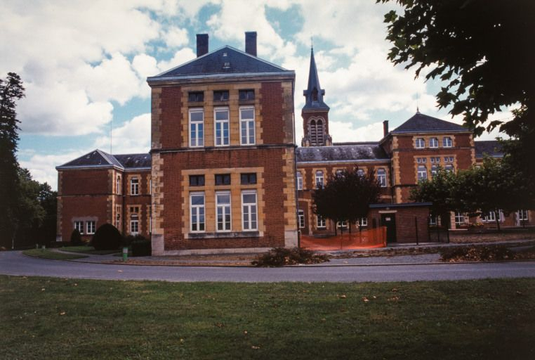 Aile droite et bâtiment en retour sur la façade postérieure. © Jean-Luc Duthu / Région Bourgogne-Franche-Comté, Inventaire du patrimoine - 2001 Aile droite et bâtiment en retour sur la façade postérieure. © Jean-Luc Duthu / Région Bourgogne-Franche-Comté, Inventaire du patrimoine - 2001