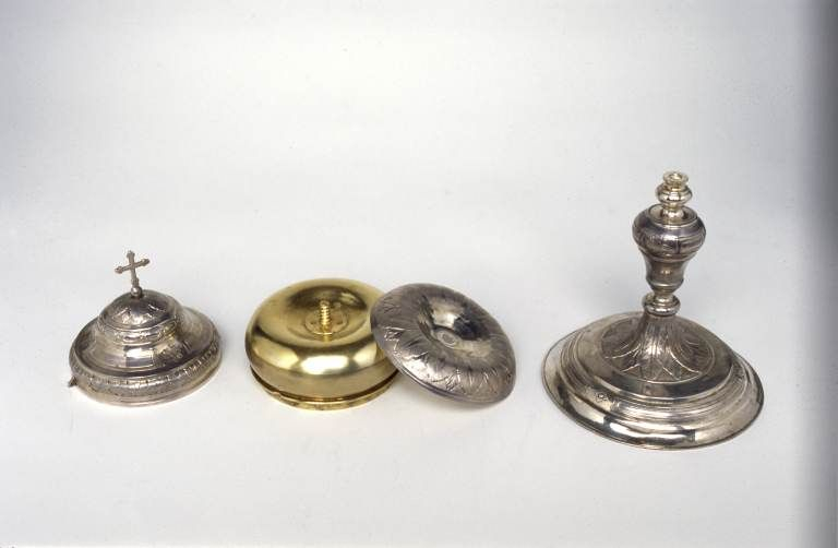 Ciboire démonté. © Michel Rosso / Région Bourgogne-Franche-Comté, Inventaire du patrimoine - 2001