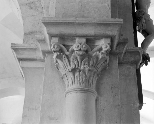 Nef, 5e arcade droite : chapiteau sud. © Michel Rosso / Région Bourgogne-Franche-Comté, Inventaire du patrimoine - 2001