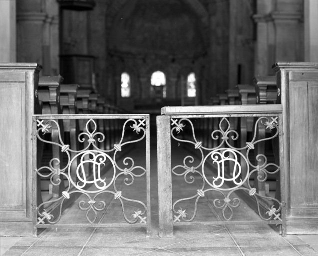 Portillon à 2 battants d'une clôture de choeur ou de chapelle. © Michel Rosso / Région Bourgogne-Franche-Comté, Inventaire du patrimoine - 2001
