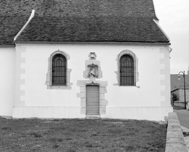 Elévation latérale de la chapelle gauche. © Michel Rosso / Région Bourgogne-Franche-Comté, Inventaire du patrimoine - 2001