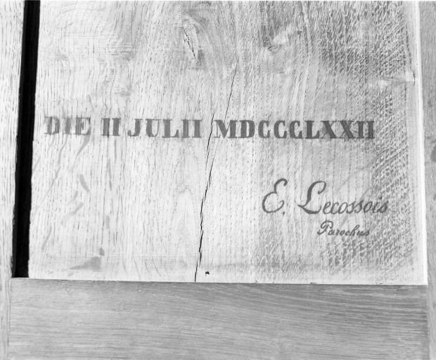 Inscription du battant gauche. © Michel Rosso / Région Bourgogne-Franche-Comté, Inventaire du patrimoine - 2001