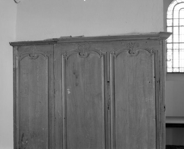 Lambris de demi-revêtement : panneaux au fond, mur droit, au fond. © Michel Rosso / Région Bourgogne-Franche-Comté, Inventaire du patrimoine - 2001