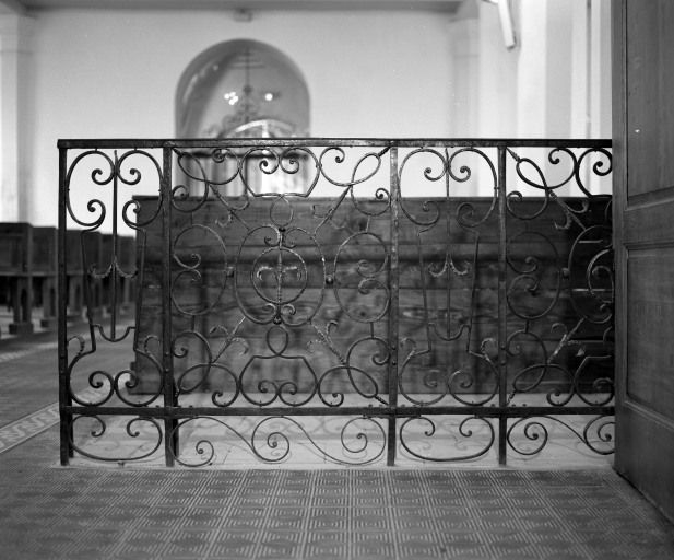 Grille antérieure. © Michel Rosso / Région Bourgogne-Franche-Comté, Inventaire du patrimoine - 2001