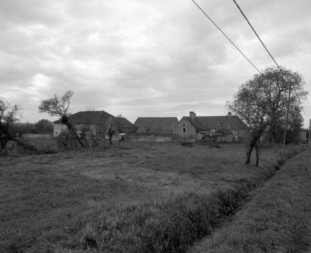 Vue d'ensemble prise du nord-est. © Michel Rosso / Région Bourgogne-Franche-Comté, Inventaire du patrimoine - 2001