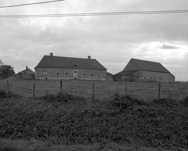 Vue d'ensemble prise de l'ouest. © Michel Rosso / Région Bourgogne-Franche-Comté, Inventaire du patrimoine - 2001