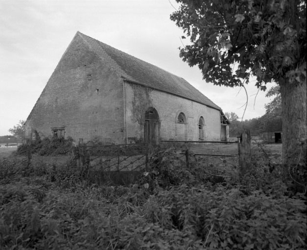 Grand bâtiment de dépendances. © Michel Rosso / Région Bourgogne-Franche-Comté, Inventaire du patrimoine - 2001