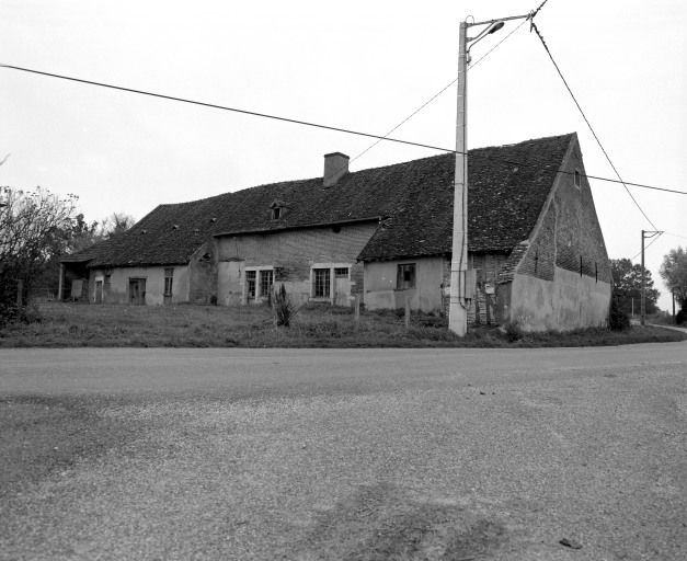 La ferme du château. © Michel Rosso / Région Bourgogne-Franche-Comté, Inventaire du patrimoine - 2001