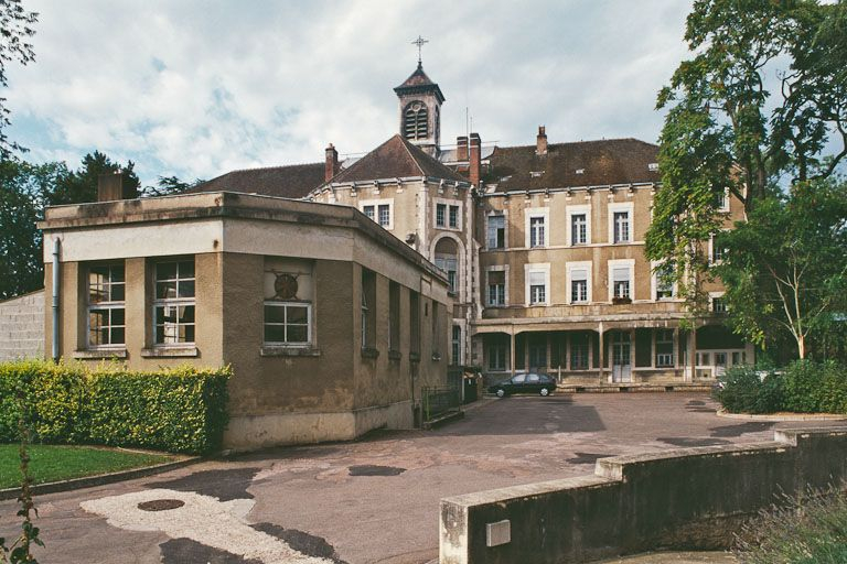 Bâtiment central, façade postérieure et cuisine construite en 1958 (1er plan). © Jean-Luc Duthu / Région Bourgogne-Franche-Comté, Inventaire du patrimoine - 2001