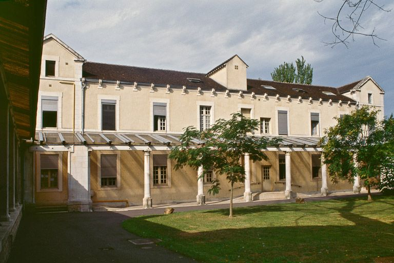 Infirmerie. © Jean-Luc Duthu / Région Bourgogne-Franche-Comté, Inventaire du patrimoine - 2001