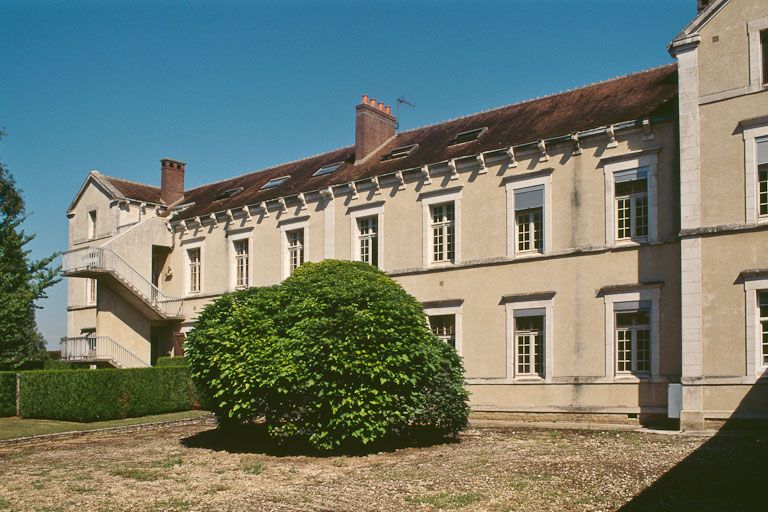 Quartier des femmes, bâtiment postérieur nord, façade ouest. © Jean-Luc Duthu / Région Bourgogne-Franche-Comté, Inventaire du patrimoine - 2001