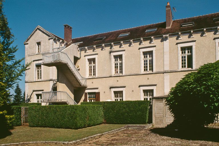 Quartier des femmes, bâtiment postérieur nord, façade ouest. © Jean-Luc Duthu / Région Bourgogne-Franche-Comté, Inventaire du patrimoine - 2001